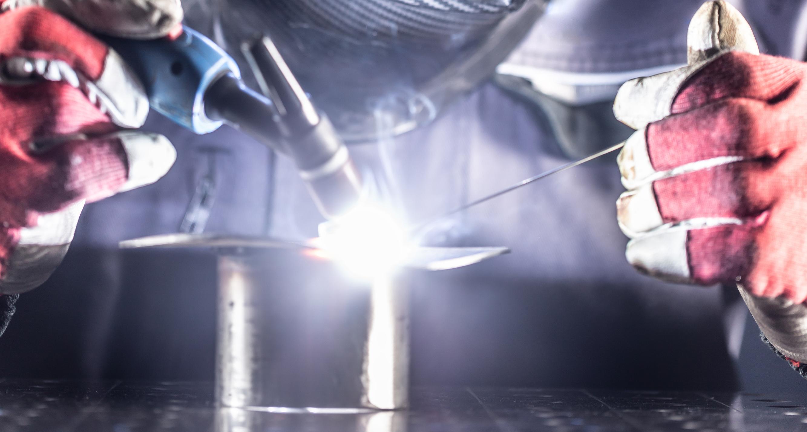 Advantages and Applications of Vigor Glove Box for Laser Welding